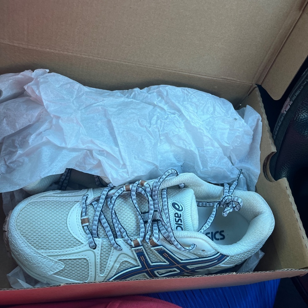 ASICS size 7 - Picture 2 of 4